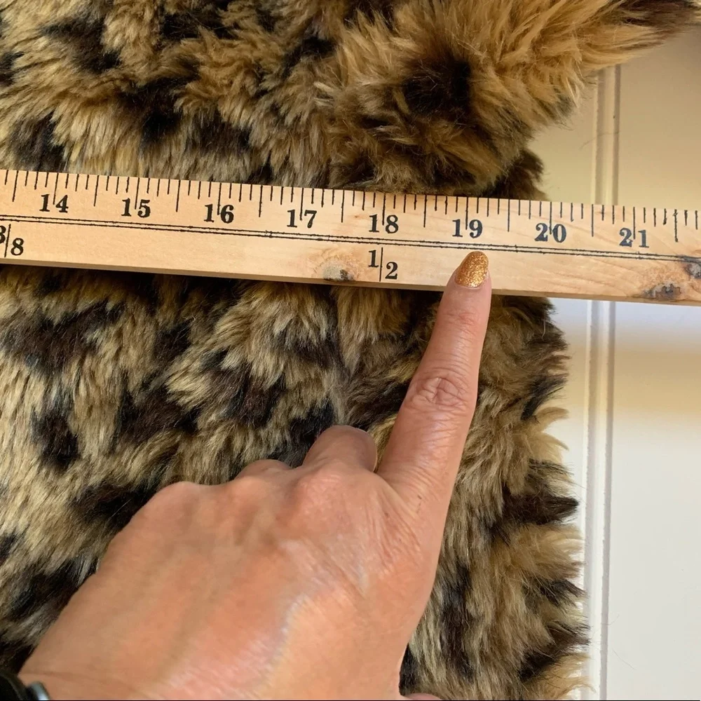 NWT-Schritt Faux Leopard Fur Coat.